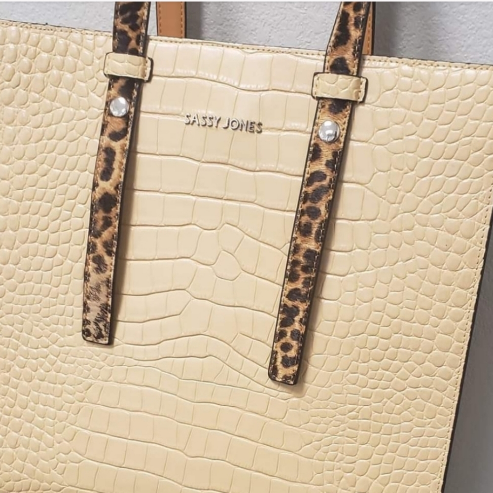 Sassy Jones leather strap ONLY.